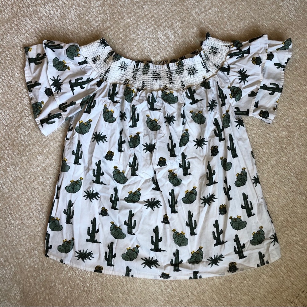 NWT / Francescas’s off the shoulder shirt / size S